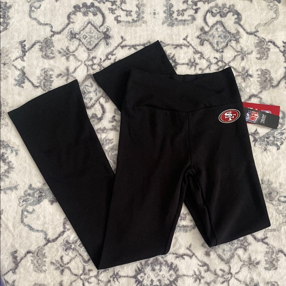 NFL - San Francisco 49ers Black Criss Cross Waist Flared Out Leggings - Picture 1 of 8